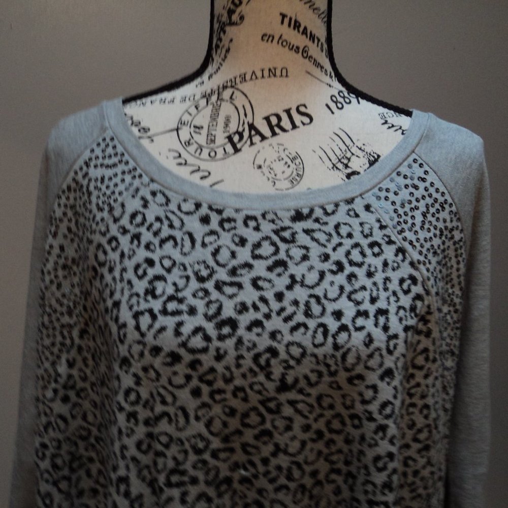 NWOT Quacker Factory Women's Plus 3X Top Shirt Gray Animal Print Sequins Cotton